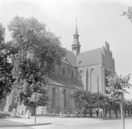 klasztor Cystersów - kościół pw. Wniebowzięcia NMP, św. Bernarda, św. Benedykta i św. Stanisława - elewacja północnego - wschodnia - prezbiterium, skan 1