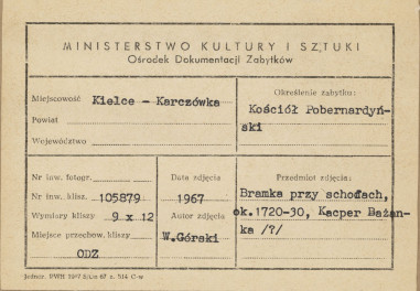 Zespół klasztorny - Karczówka , widok na bramkę przy schodach tarasowych - metryczka, skan 1