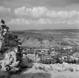 widok z ruin zamku na miasto, skan 1