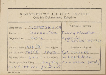 Zespół klasztorny - widok zwornika gotyckiego z motywem orła - metryczka, skan 1