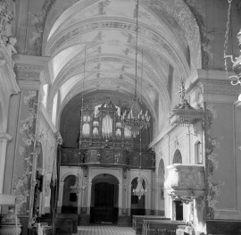 Kościół św. Katarzyny i Świętej Trójcy - nawa główna, prospekt organowy, empora, skan 1