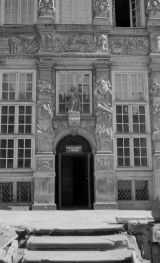 dom Steffensów tzw. Złota Kamienica - elewacja frontowa, portal, skan 1