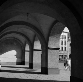 rynek - kamienice - podcienia, skan 1
