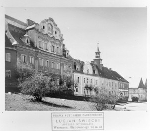 rynek - pierzeja z wieżą zegarową, skan 1