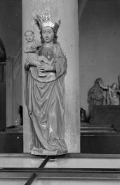 konkatedra św. Jana - kapitularz: figurka "Madonna z Dzieciątkiem", skan 1