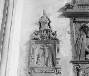 kościół parafialny pw. św. Jakuba - wnętrze: nagrobek, skan 1