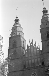 kościół parafialny pw. Narodzenia Najświętszej Marii Panny - wieże, skan 1