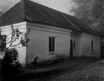 elewacja płn. dworu Skotnickich, skan 1