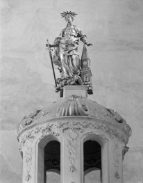 kościół klasztorny augustianów eremitów, ob. parafialny pw. św.św. Wacława, Doroty i Stanisława - wnętrze: kaplica we wschodnim zakończeniu nawy bocznej - latarnia, skan 1