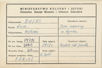 Dom narożny w rynku - widok ogólny - metryczka, skan 1