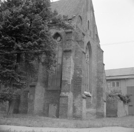zespół klasztorny dominikanów, kościół pw. Najświętszej Marii Panny, obecnie galeria sztuki EL- elewacja południowa, prezbiterium, skan 1