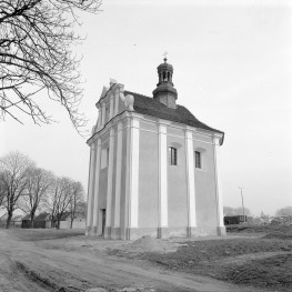 klasztor Franciszkanów - Kalwaria Pakoska - kaplica Wieczernik - elewacja, skan 1