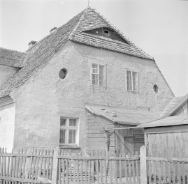 dwór - elewacja szczytowa, skan 1