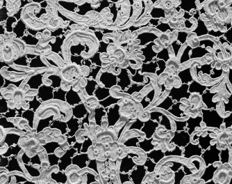 Kościół Sióstr Wizytek - koronka z alby królewskiej, 1675 rok, Francja, skan 1