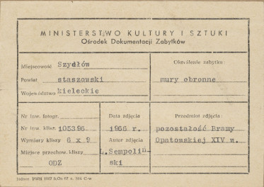 Mury obronne - fragment z reliktami bramy Opatowskiej - metryczka, skan 1