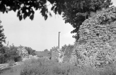brama opatowska - reszta murów, skan 1