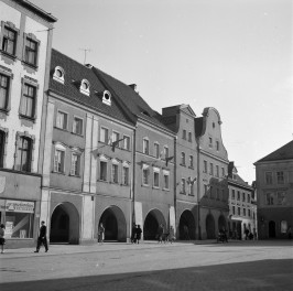 rynek miejski - pierzeja południowo - wschodnia - fragment, skan 1