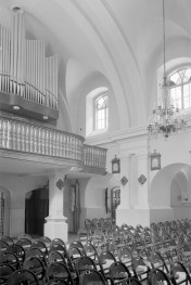 kościół pw. św. Jana Chrzciciela - wnętrze - nawa główna - chór - organy - fragment, skan 1