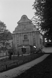 klasztor Franciszkanów - kościół pw. św. Franciszka - elewacja frontowa, skan 1