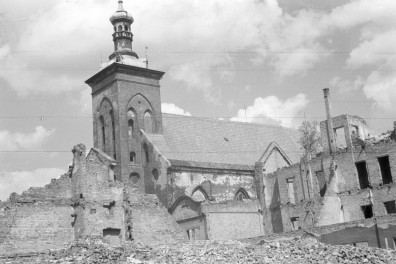 kościół filialny pw. św. Bartłomieja - widok od południowego-zachodu, skan 1