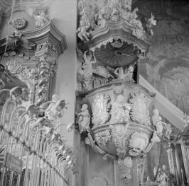 kościół Podwyższenia Krzyża Świętego - wnętrze, ambona, skan 1