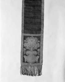 Muzeum Narodowe - zbiory - półpas jedwabny dwustronny - Lyon /1785 - 1792 rok/ - głowa i wciąża /fragment/ - awers, skan 1