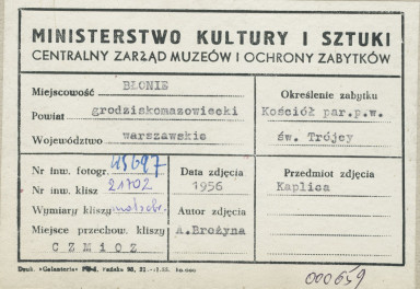 Kościół parafialny - fragment elewacji płn. , widok na kaplicę - metryczka, skan 1