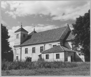 Kościół parafialny - widok ogólny od strony płd. - wsch., skan 1