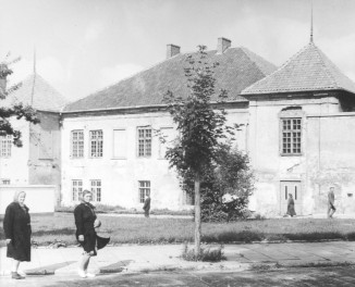 pałac Potockich - elewacja frontowa, skan 1