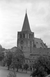 kościół farny - widok od południowego-zachodu, skan 1