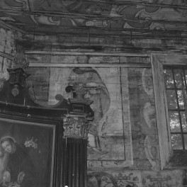 kaplica pw. Nawiedzenia i Zwiastowania Najświętszej Marii Panny - wnętrze - prezbiterium - ściana południowa - polichromia - św. Agnieszka, skan 1