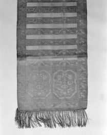 Muzeum Zamkowe - zbiory - pas lity dwustronny - Chełm /1755 rok/ - głowa i wciąża /fragment/ - awers, skan 1