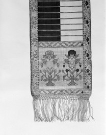 Muzeum Narodowe - od. Muzeum Sztuk Użytkowych - zbiory - pas lity czterostronny - Słuck /1807 rok/ - głowa i wciąża /fragment/ - awers, skan 1