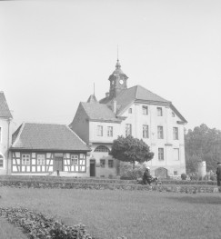 ratusz - widok od frontu, skan 1
