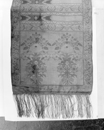 Muzeum Diecezjalne - zbiory - pas jedwabny dwustronny - Lipków /Paschalis Jakubowicz 1791 - 1794 rok/ - głowa i wciąża /fragment/ - awers, skan 1