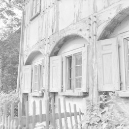 dom ul. Mickiewicza 12 - elewacja frontowa - fragment, skan 1