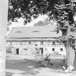 zespół zagrodowy - dom nr. 16 / stodoła - elewacja frontowa, skan 1