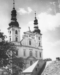 kościół parafialny pw. św.św. Mikołaja i Franciszka Ksawerego - elewacja zachodnia, skan 1