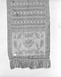 Muzeum Diecezjalne - zbiory - pas jedwabny dwustronny - Lyon /1785 - 1792 rok/ - głowa i wciąża /fragment/ - awers, skan 1