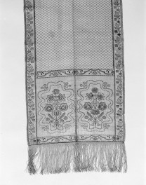 Muzeum Narodowe - od. Muzeum Sztuk Użytkowych - zbiory - pas lity dwustronny - Lyon /1785 - 1792 rok/ - głowa i wciąża /fragment/ - awers, skan 1