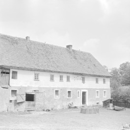 zespół zagrodowy - dom nr. 3 / stodoła - elewacja frontowa - fragment, skan 1