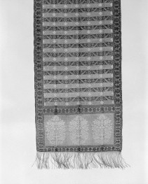 Muzeum Narodowe - od. Muzeum Sztuk Użytkowych - zbiory - pas lity dwustronny - Stambuł /XVIII wiek/ - głowa i wciąża /fragment/ - awers, skan 1