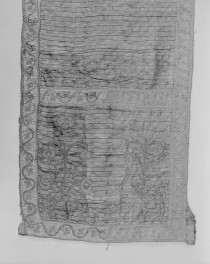 Muzeum Diecezjalne - zbiory - pas haftowany uszyty z tkanin - Polska /XVIII wiek/ - głowa i wciąża /fragment/, skan 1