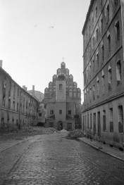 kościół franciszkanów, ob. ewangelicki pw. św. Barbary - widok zewnętrzny, skan 1