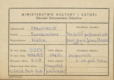 Zespół klasztorny - wnętrze kościoła, widok na wsporniki - metryczka, skan 1