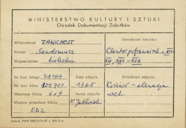 Zespół klasztorny - widok na elewację wsch. kościoła  - metryczka, skan 1