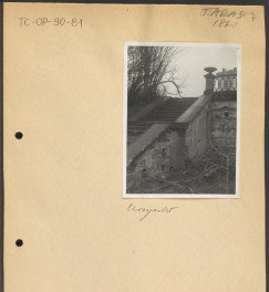 karty z opisem oraz fotografie czarno-białe przedstawiające według opisu: „Taras, 1860, Ursynów”, widok schodów i balustrady, skan 1