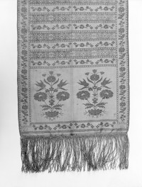 Muzeum Diecezjalne - zbiory - pas jedwabny czterostronny - Warszawa lub Lipków /Paschalis Jakubowicz 1787 - 1790 rok/ - głowa i wciąża /fragment/ - awers, skan 1