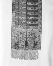 Muzeum Narodowe - zbiory - pas jedwabny dwustronny - Lyon /1785 - 1792 rok/ - głowa i wciąża /fragment/ - awers, skan 1