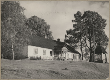 Dwór - widok ogólny od frontu, skan 1